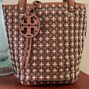 Beautiful authentic Tory Burch bucket style